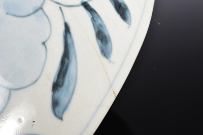 Lot 91 - A large 20th century Japanese porcelain Imari style charger and another Arita style example