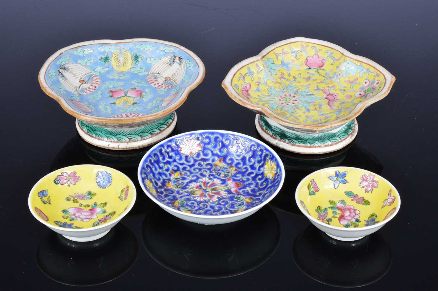 Lot 92 - Five small Chinese porcelain dishes