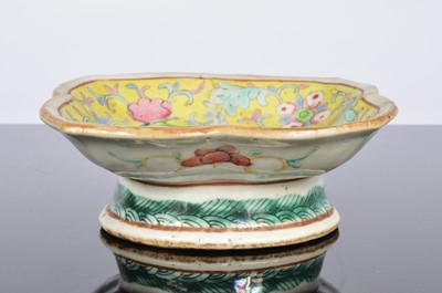 Lot 92 - Five small Chinese porcelain dishes