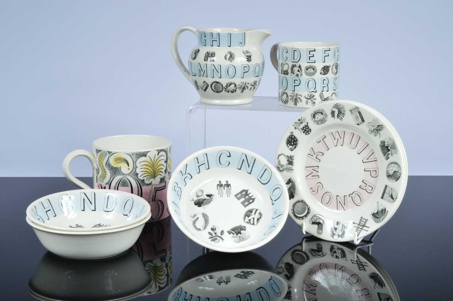 Lot 188 - Nine pieces of Wedgwood pottery designed Eric Ravilious