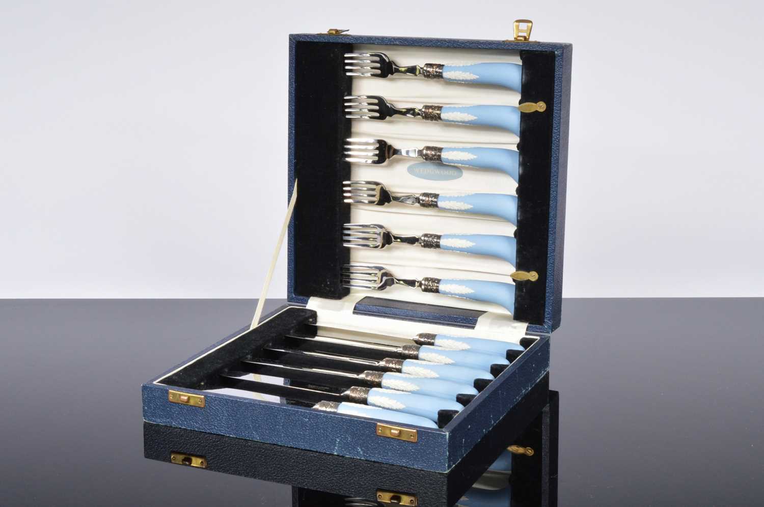 Lot 219 - A cased set of six Wedgwood Jasperware handled fish eaters