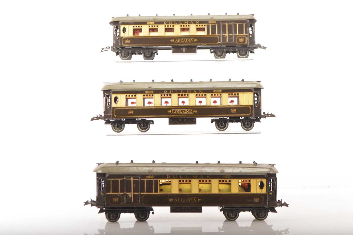 Lot 5 - Hornby 0 Gauge Group of No.2 Special Pullman coaches (3)