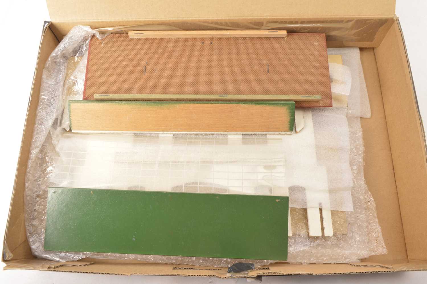 Lot 6 - Three French Hornby 0 Gauge 'Demontable' Stations (3)