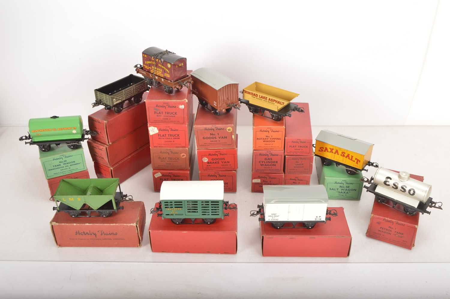 Lot 9 - Hornby 0 Gauge Post-war boxed Freight Stock (23)