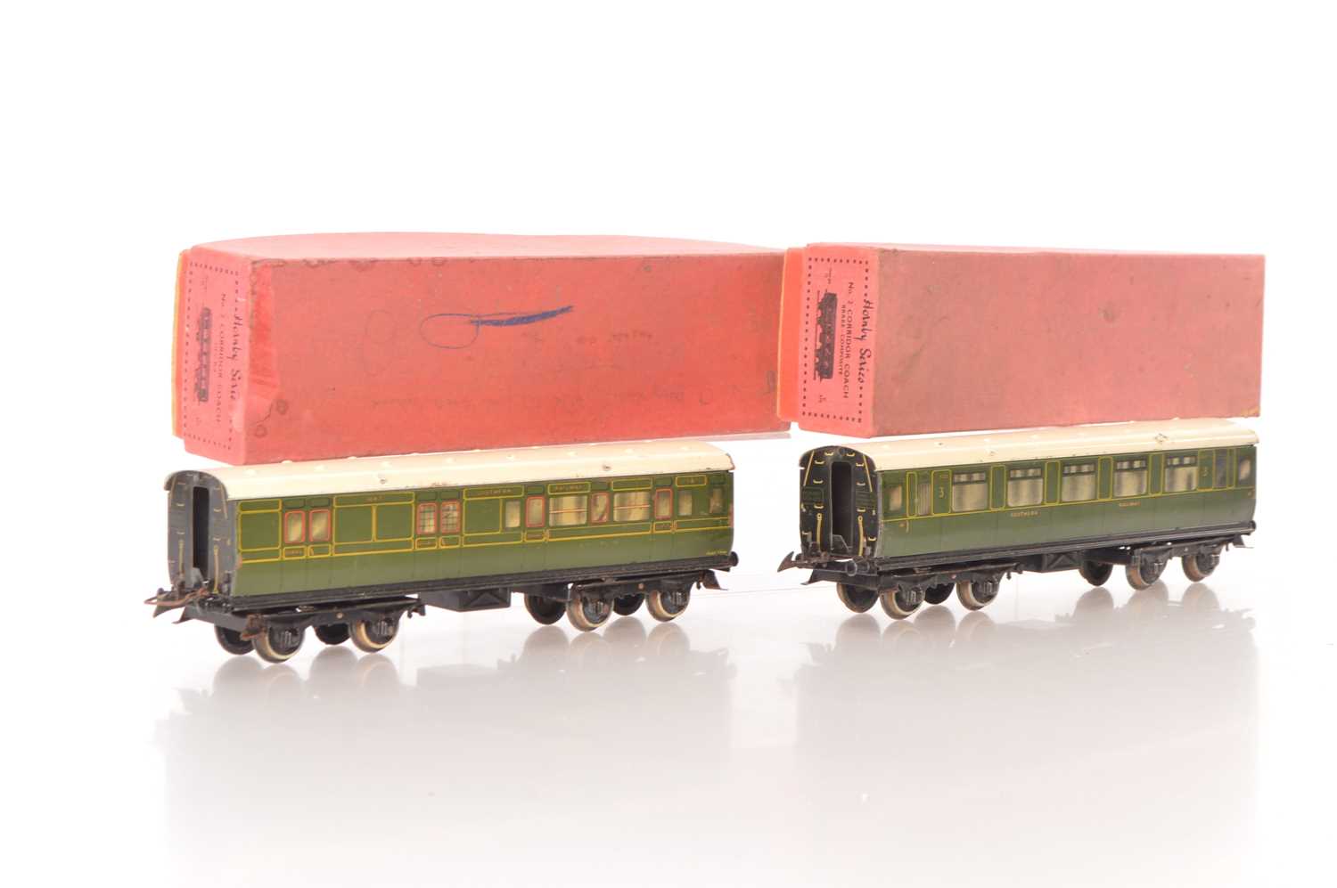 Lot 16 - Hornby 0 Gauge Pair of No.2 Southern corridor coaches (2)