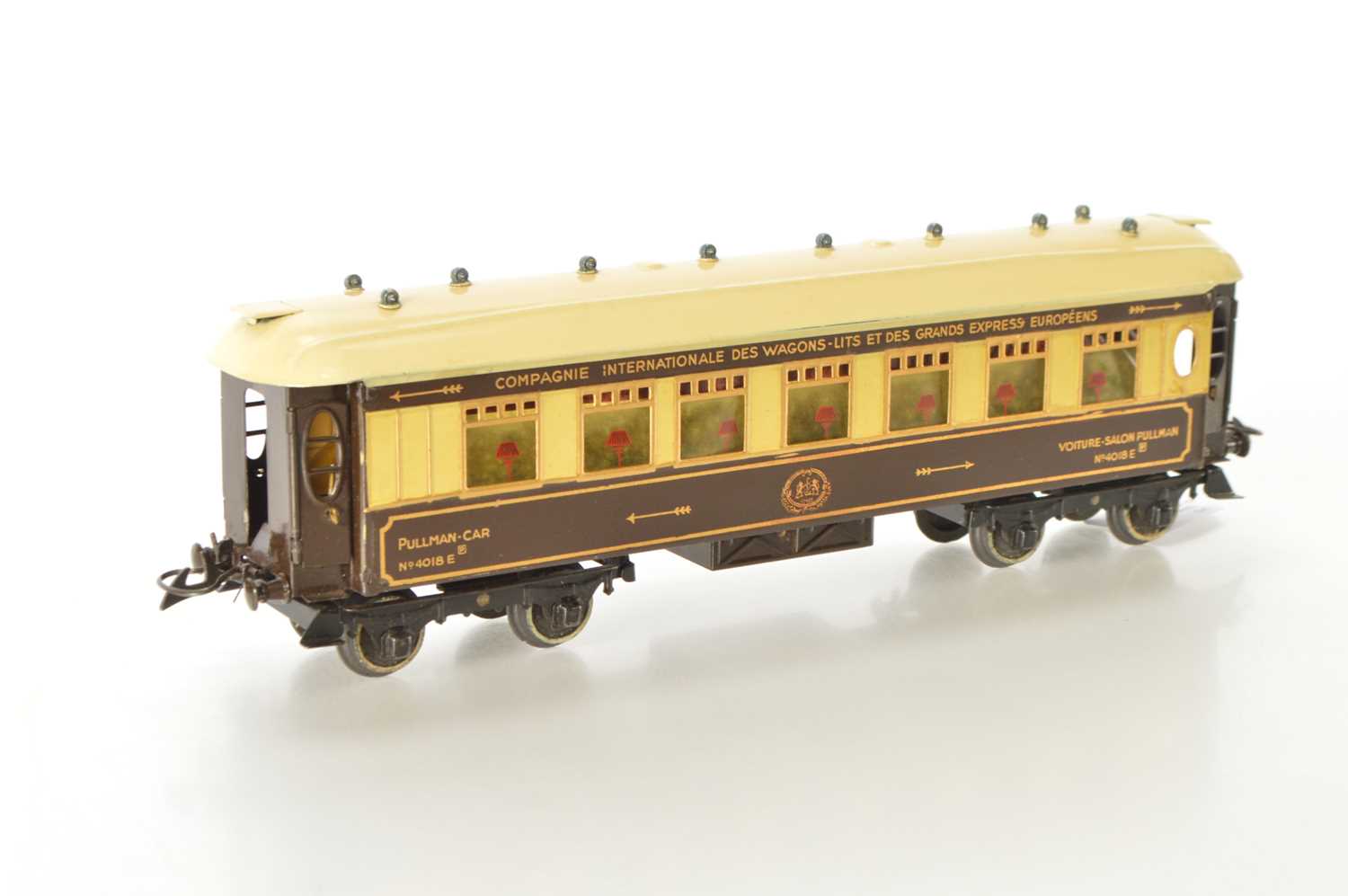 Lot 31 - French Hornby 0 Gauge Wagon lits Grand European Express Brown and Cream Golden Arrow Pullman