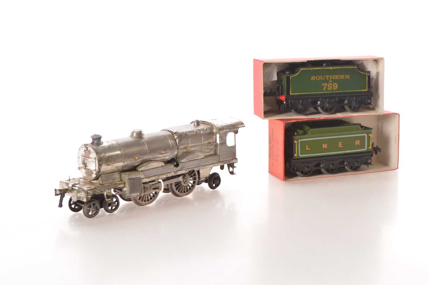 Lot 53 - Hornby 0 Gauge group of Locomotive and Tenders (3)