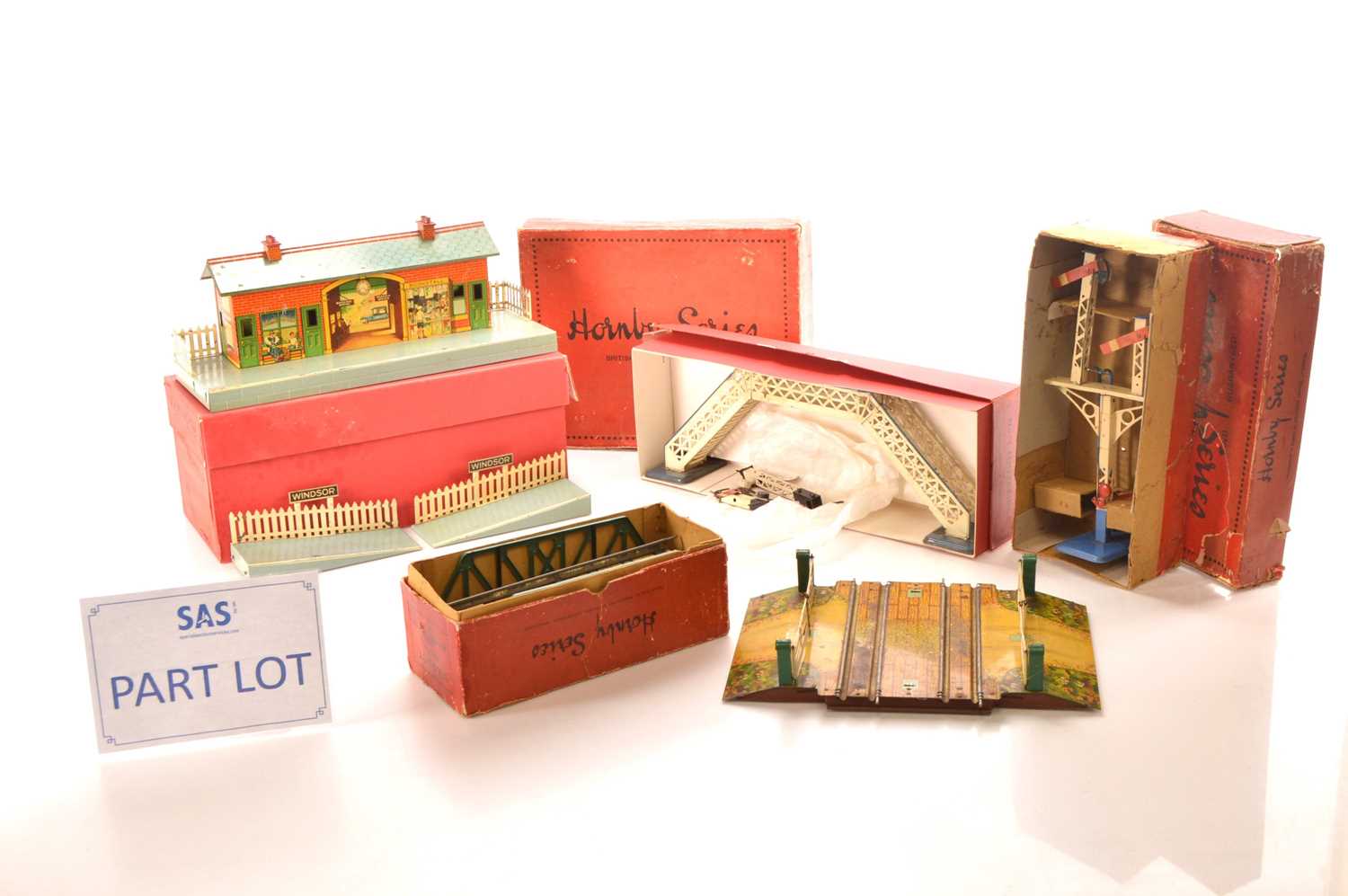 Lot 61 - Hornby 0 Gauge group of pre-war Accessories (6).