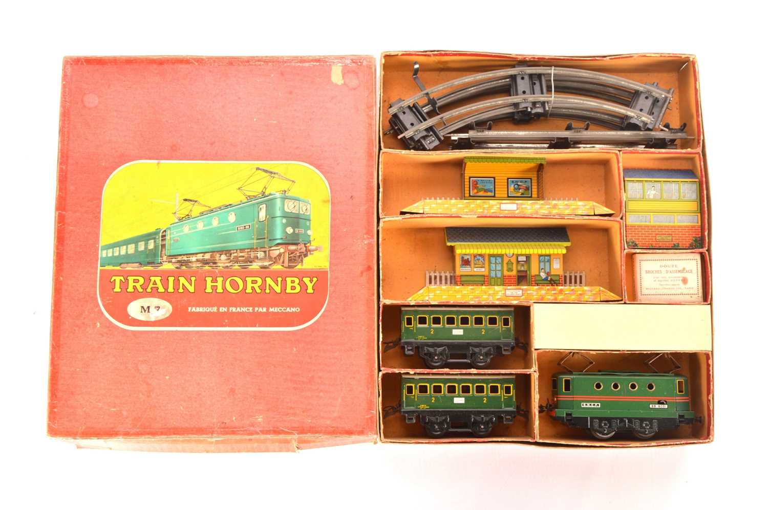 Lot 76 - French Hornby 0 Gauge M7 Passenger train set