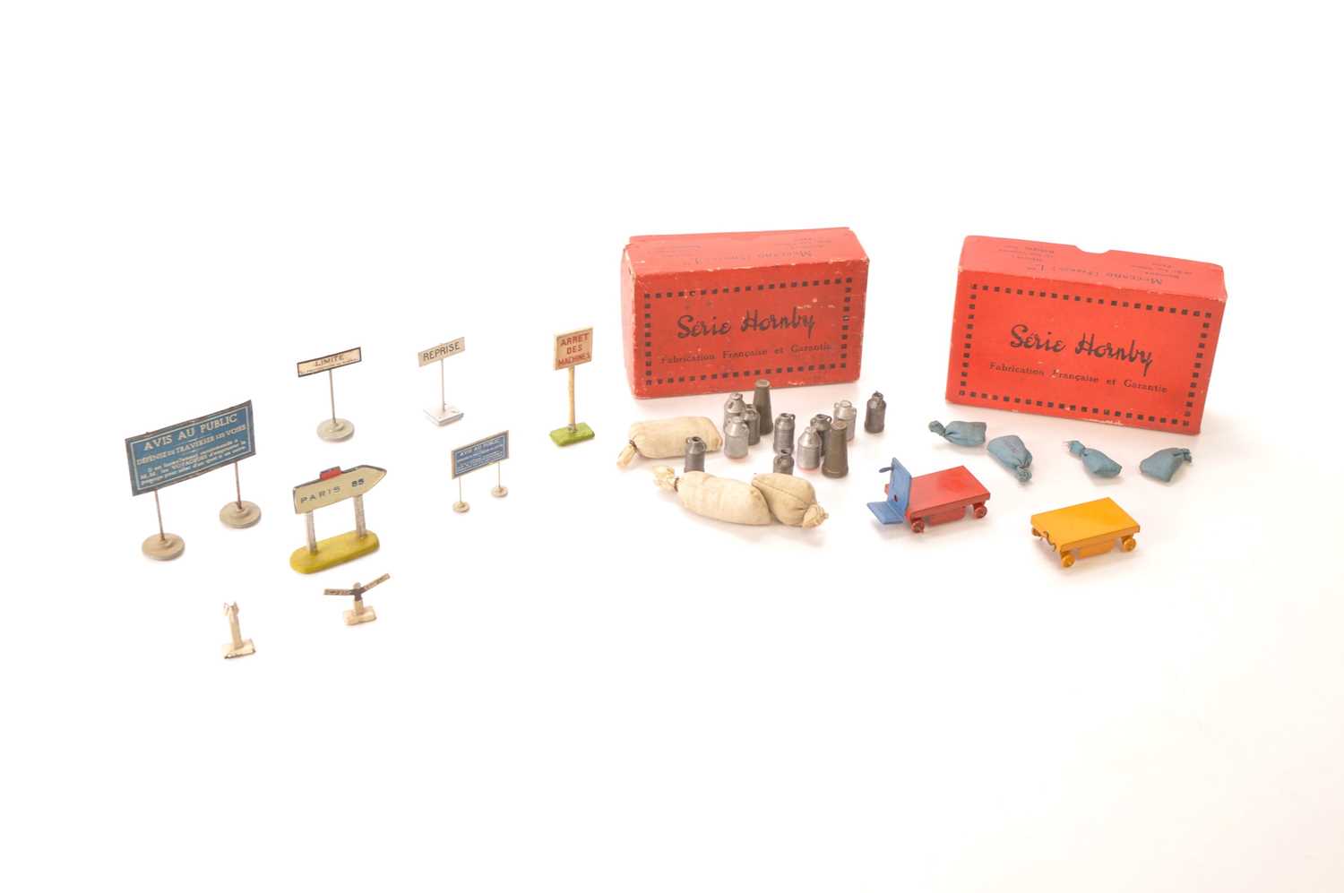 Lot 77 - French Hornby 0 Gauge and other manufacturers railway accessories (13)