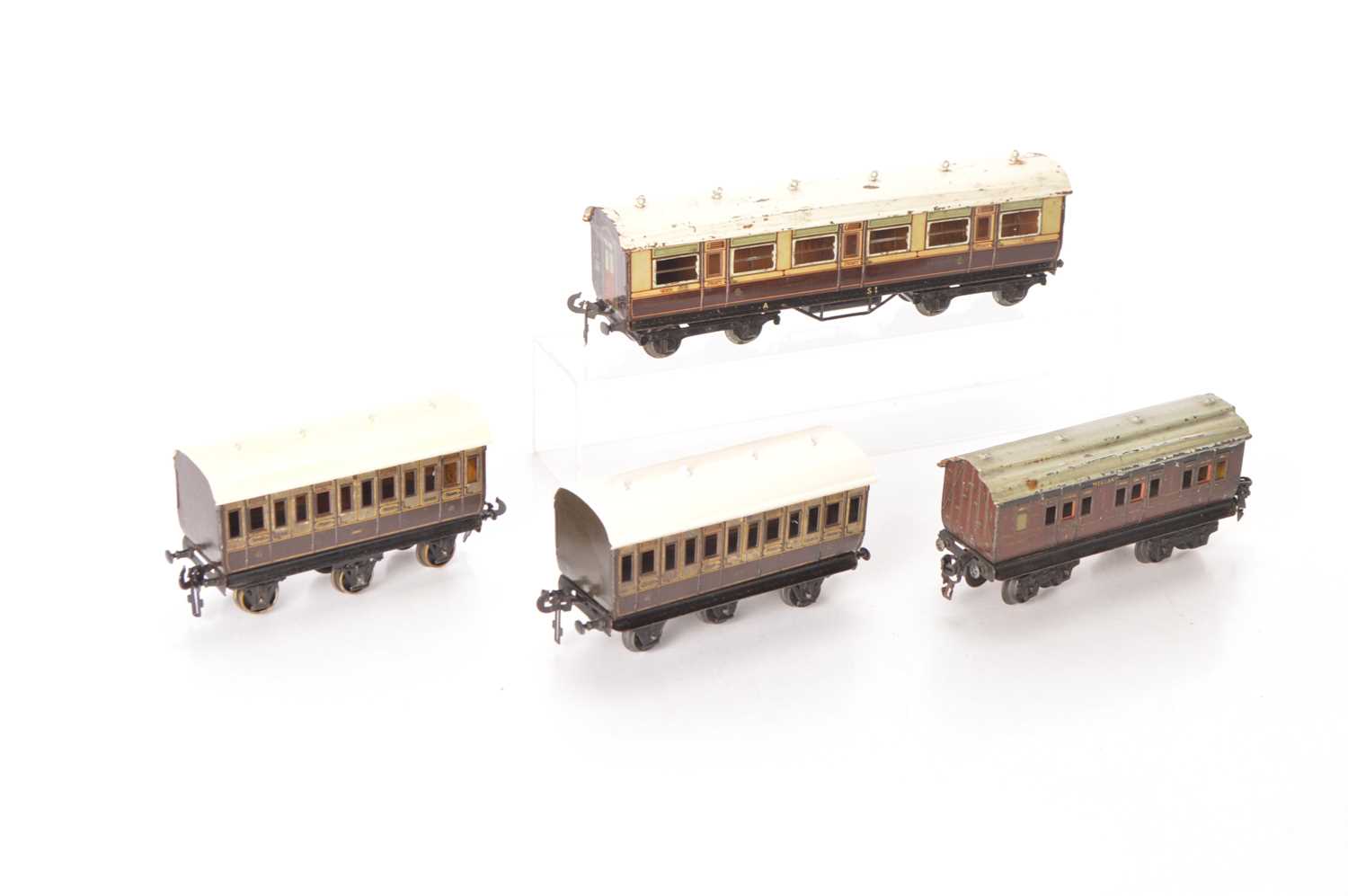 Lot 97 - Bing/Marklin and Carette 0 Gauge Passenger coaches (4)