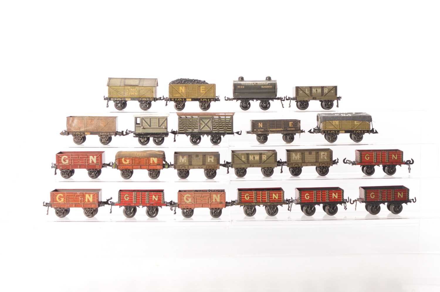Lot 98 - Bing 0 Gauge Goods wagons (21)