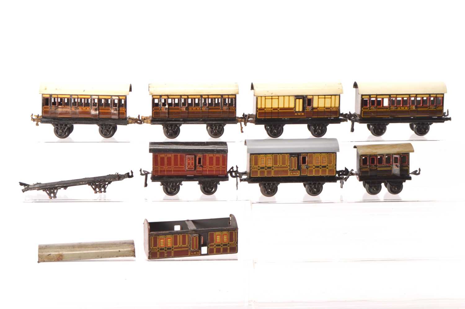 Lot 99 - Bing 0 Gauge Passenger Rolling stock (9)