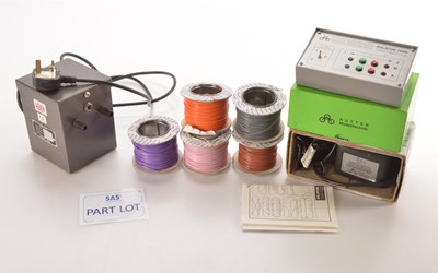 Lot 104 - Lionel and other manufacturers 0 Gauge mixed group of parts and other items (Qty)