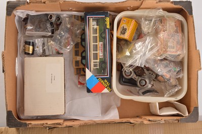 Lot 104 - Lionel and other manufacturers 0 Gauge mixed group of parts and other items (Qty)
