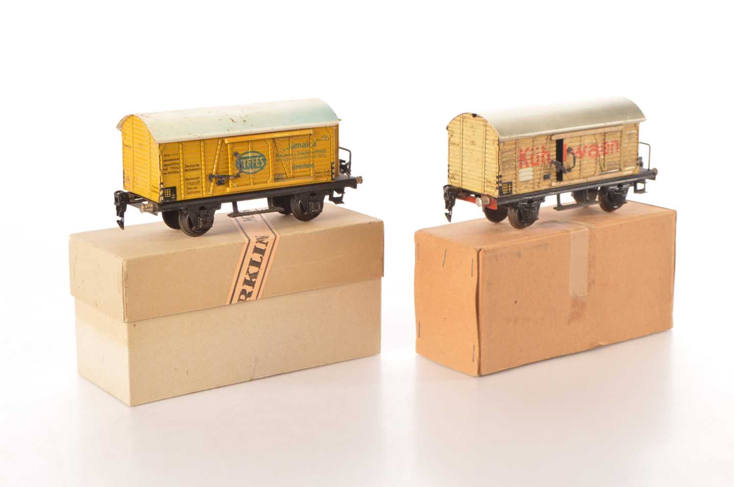 Lot 120 - Marklin 0 Gauge pair of Private owner wagons (2)