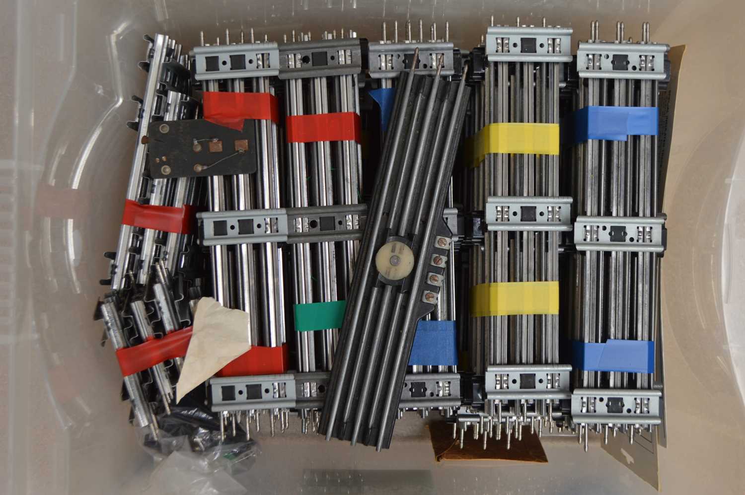 Lot 167 - Lionel 0 Gauge modern issue 3-rail Tinplate Straights (31)