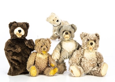 Lot 385 - Five post-war Steiff Teddy Bears