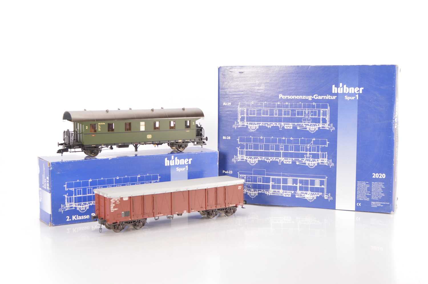 Lot 585 - Hubner Gauge 1 Continental outline coaches (3)
