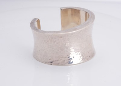 Lot 3 - A contemporary silver 925 marked cuff bangle