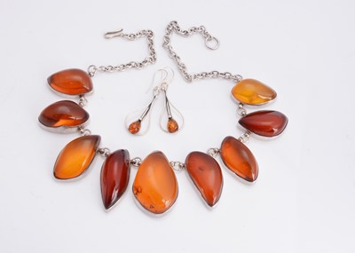 Lot 7 - A large amber and silver fringe necklace