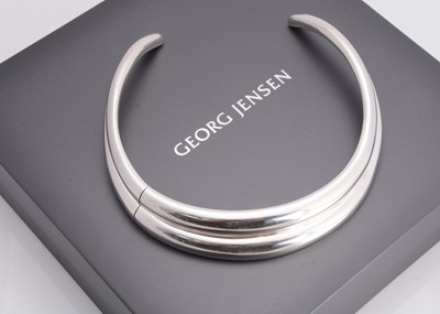 Lot 10 - A contemporary Georg Jensen silver curve torque necklace