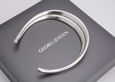 Lot 10 - A contemporary Georg Jensen silver curve torque necklace