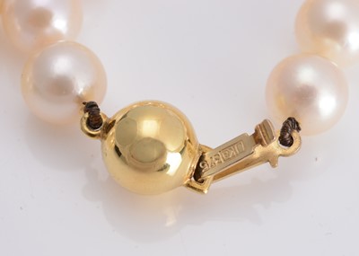 Lot 17 - A 9ct gold and cultured pearl uniform string necklace