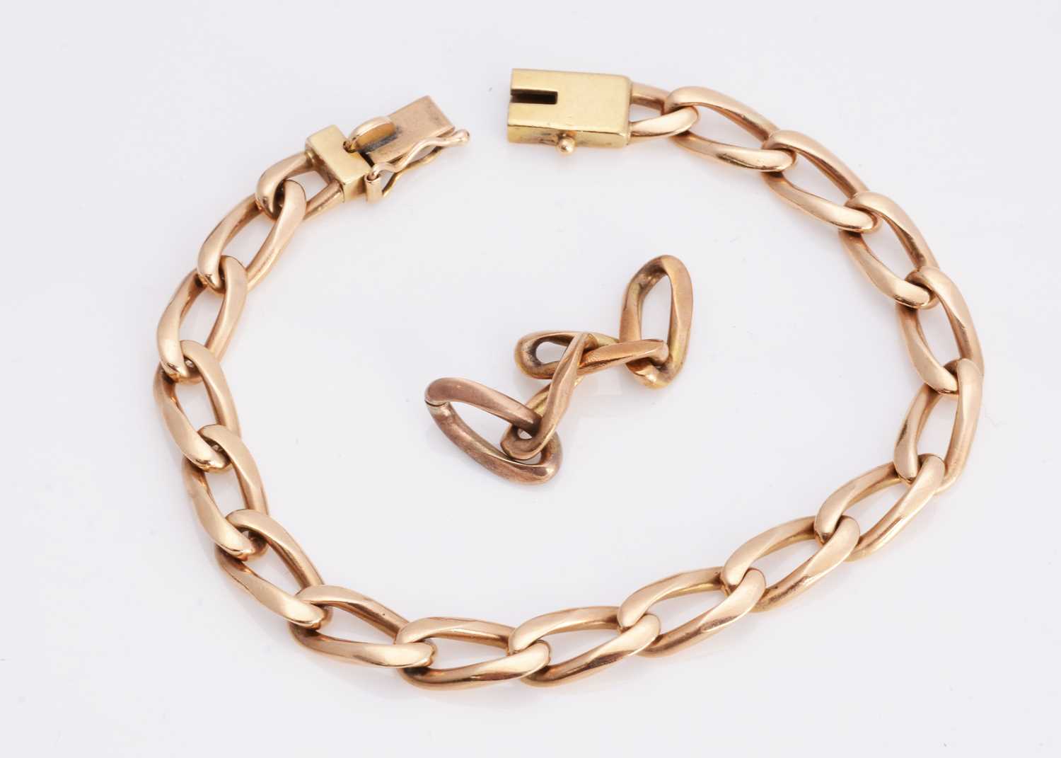 Lot 20 - A 9ct gold flattened curb link bracelet