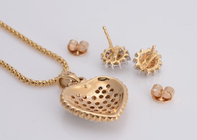 Lot 23 - An 18ct gold diamond heart shaped pendant