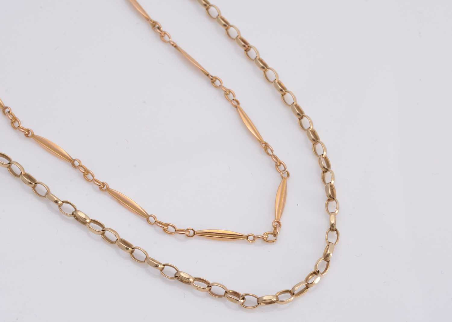 Lot 25 - Two 9ct gold necklaces