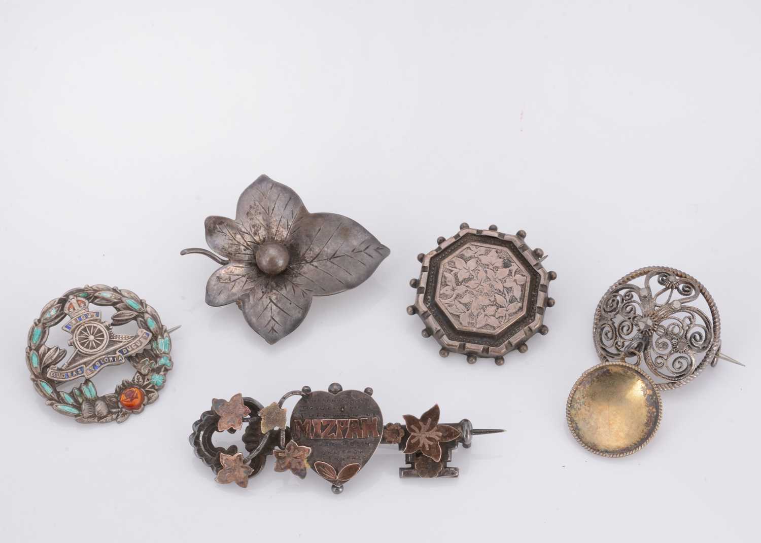 Lot 29 - A collection of silver brooches