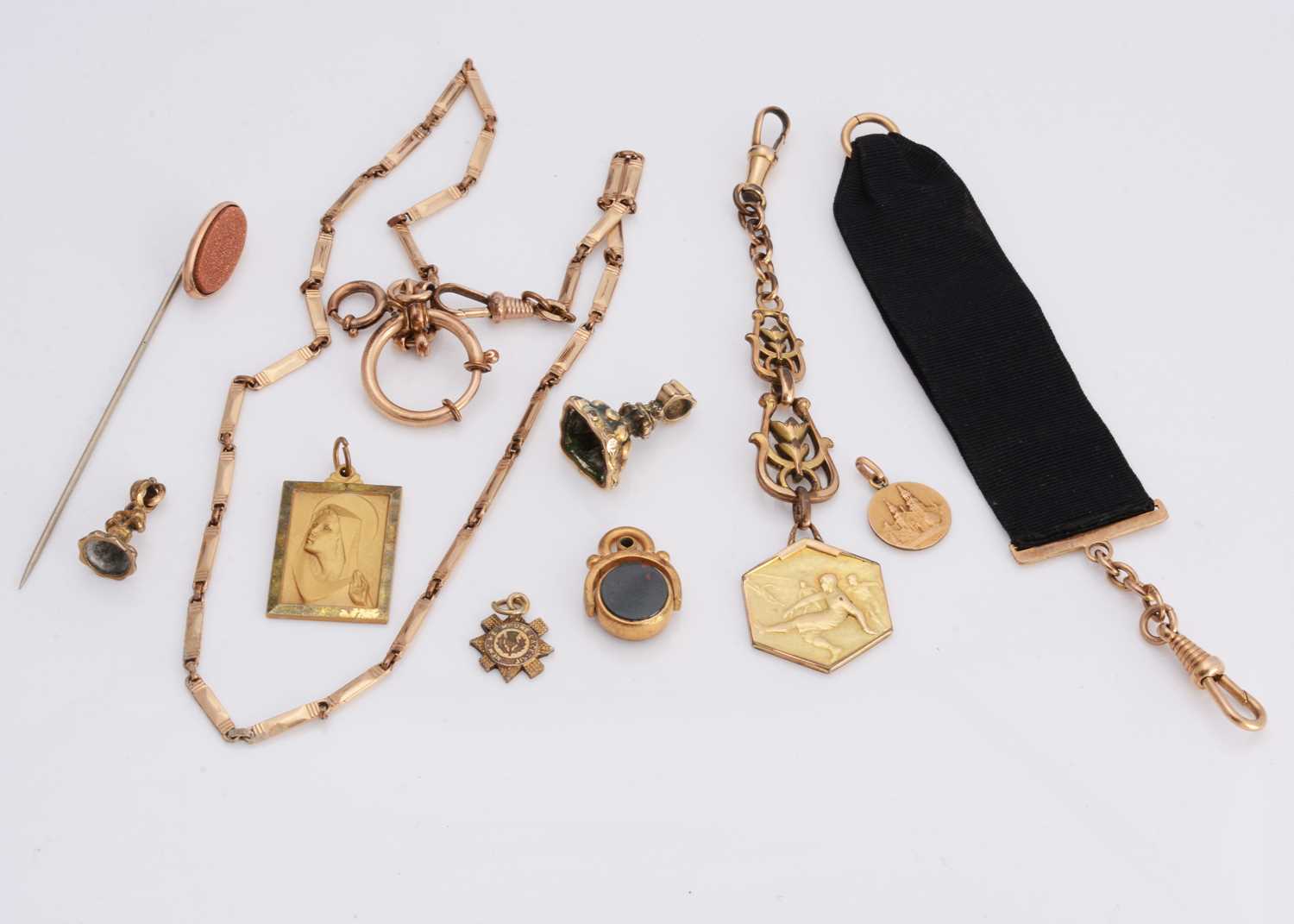 Lot 32 - A collection of gilt metal jewels
