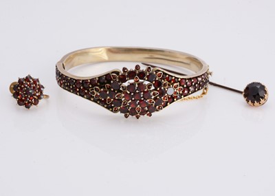 Lot 33 - A Bohemian garnet silver gilt hinged bangle