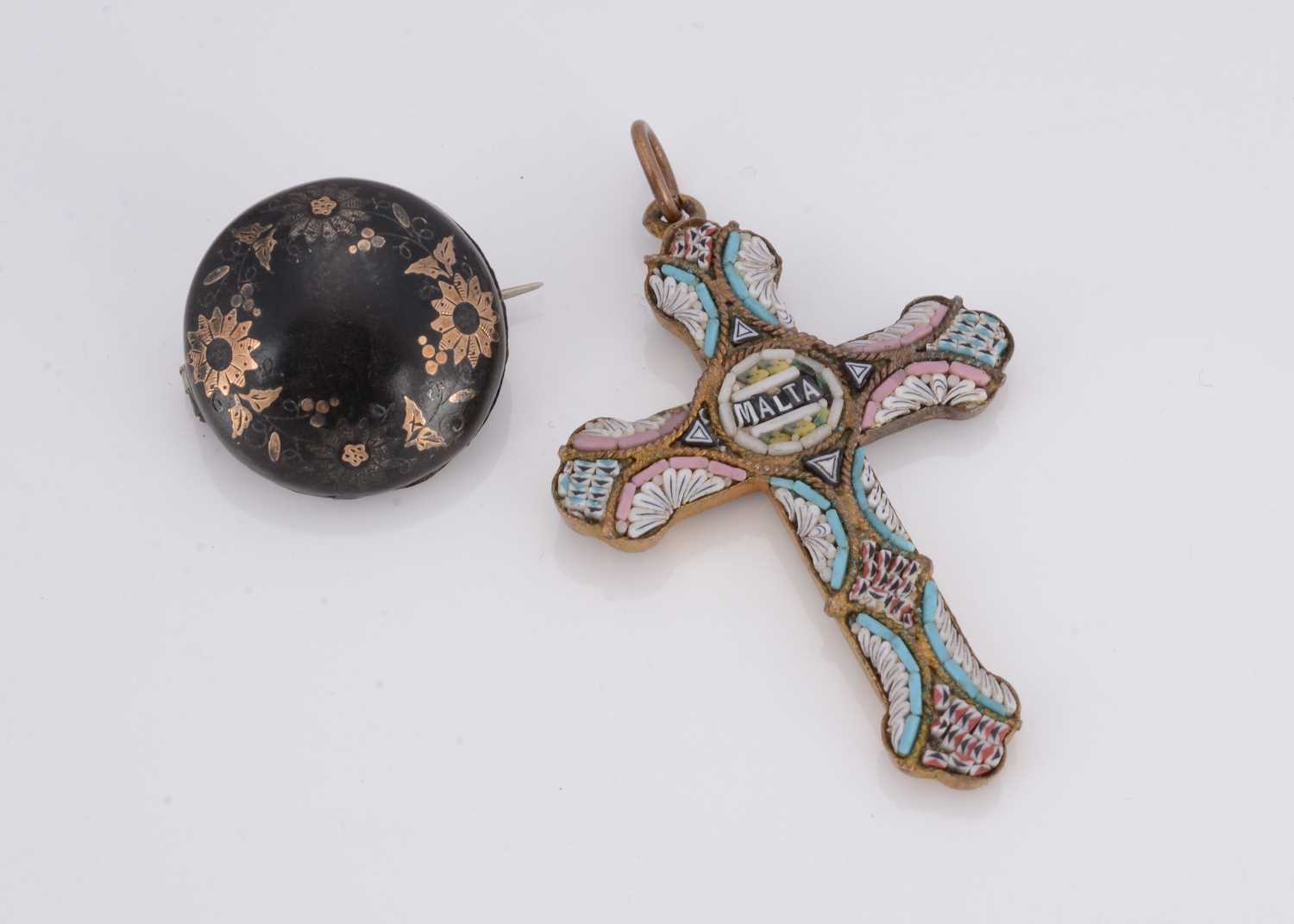 Lot 36 - A 19th Century micro mosaic cross