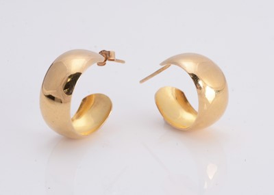 Lot 43 - A pair of 9ct gold hoop earrings