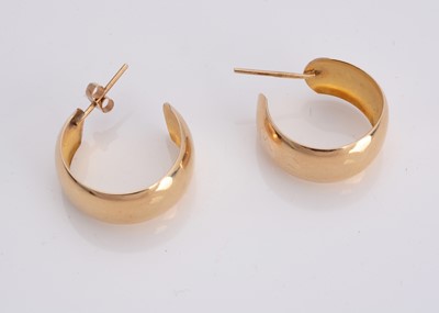 Lot 43 - A pair of 9ct gold hoop earrings