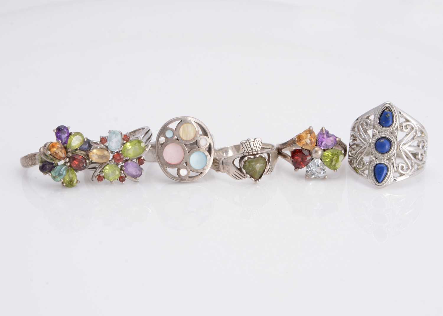 Lot 47 - A collection of five silver rings