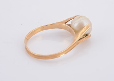 Lot 58 - A continental marked yellow gold cultured pearl dress ring
