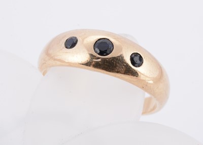 Lot 59 - A three stone sapphire 9ct gold dress ring