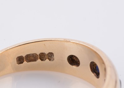 Lot 59 - A three stone sapphire 9ct gold dress ring