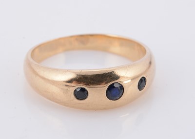 Lot 59 - A three stone sapphire 9ct gold dress ring