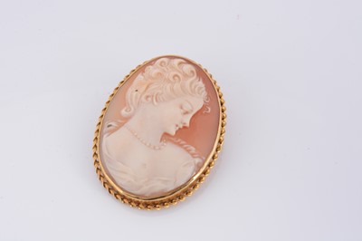 Lot 68 - A 9ct gold framed carved shell cameo
