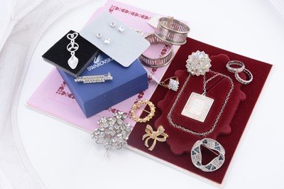 Lot 74 - A collection of silver and costume jewellery