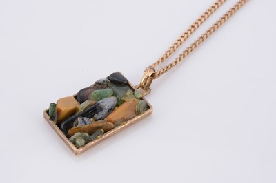 Lot 76 - A 9ct gold hardstone Scottish Lornecraft ingot and chain