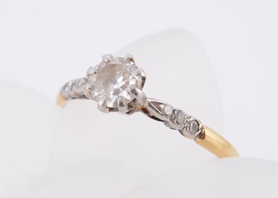 Lot 85 - An 18ct gold and platinum set diamond solitaire