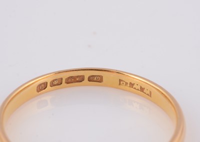 Lot 93 - A 22ct gold wedding band