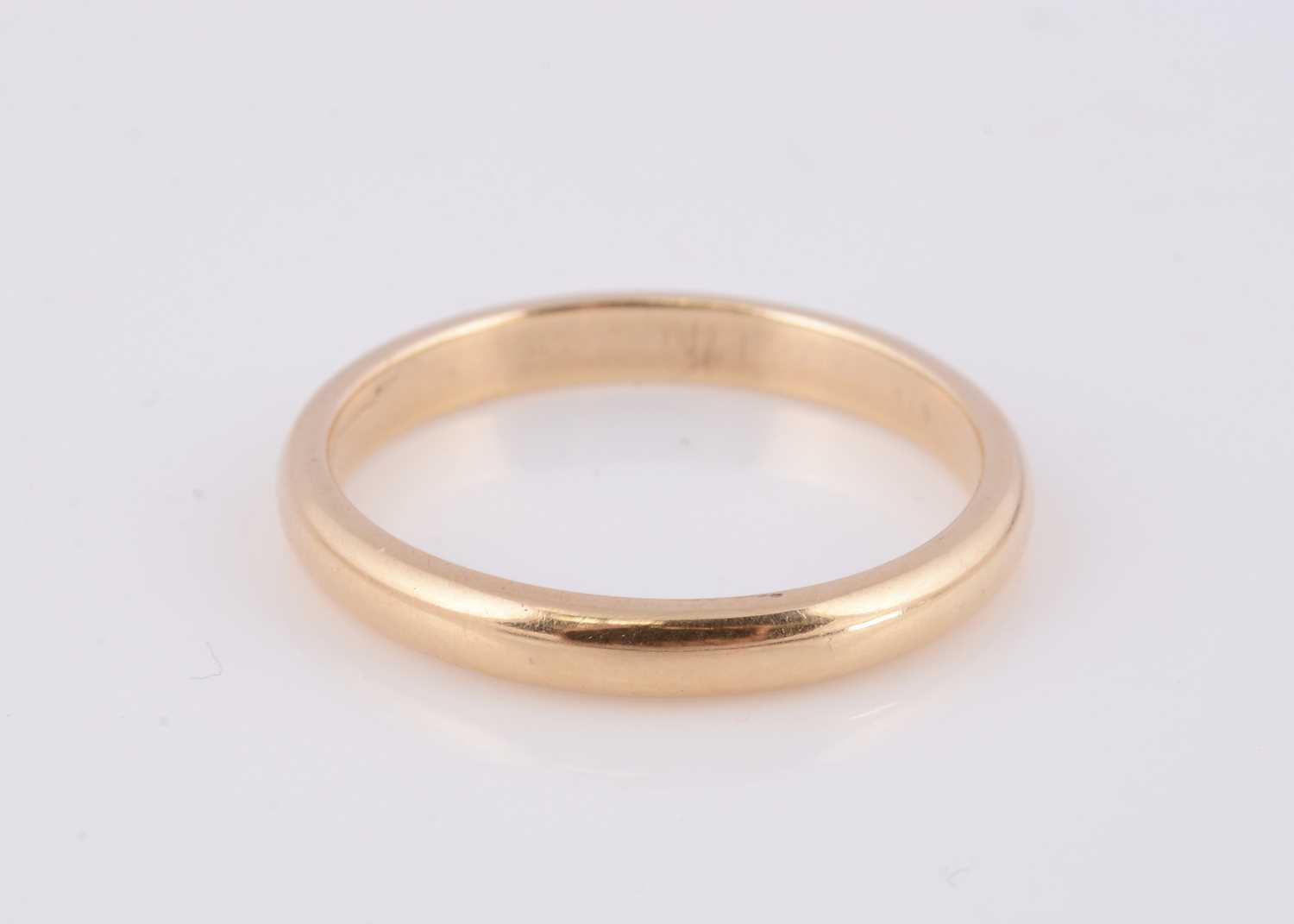 Lot 94 - A 9ct gold wedding band