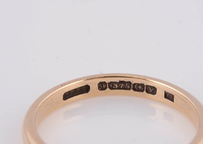 Lot 94 - A 9ct gold wedding band