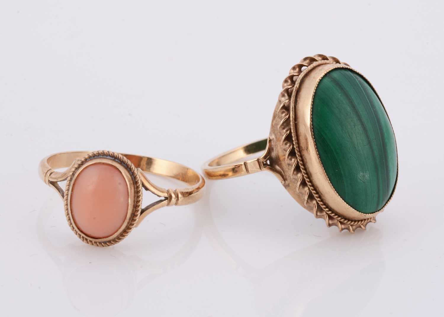 Lot 105 - A 9ct gold malachite dress ring